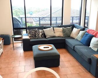 Luxury at Tallawang Malua Bay - Tomakin - Living room