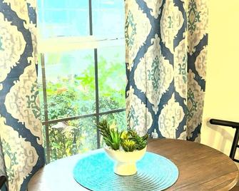 Hidden Gem at Columbia - Shreveport - Dining room