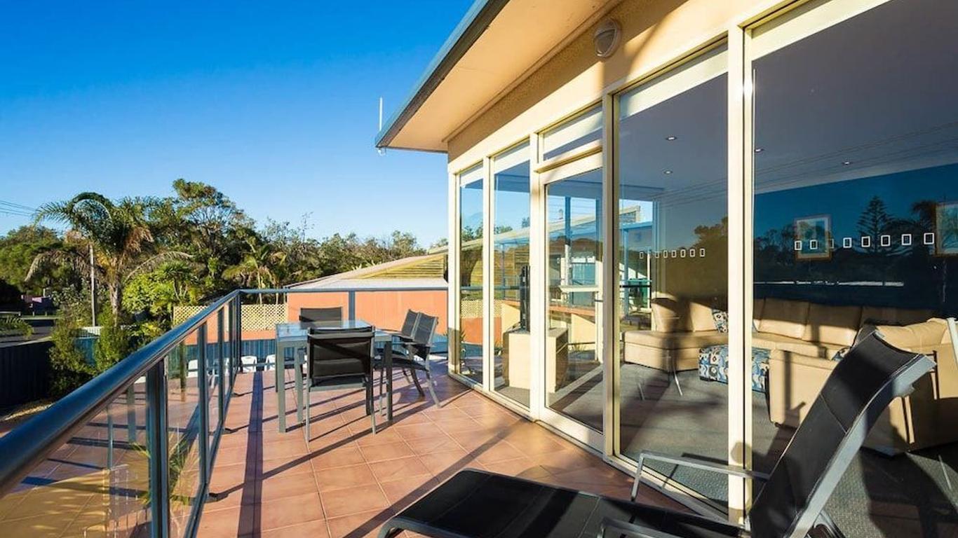 Grandeur Holiday Units