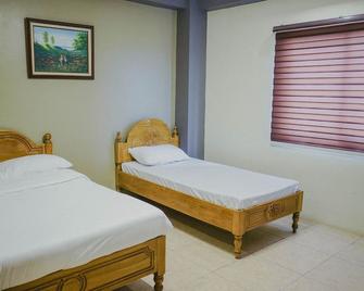 2428 Suites - Urdaneta - Bedroom