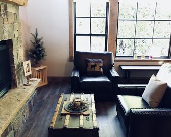 South Sandpoint Dream Cabin - Sandpoint - Living room