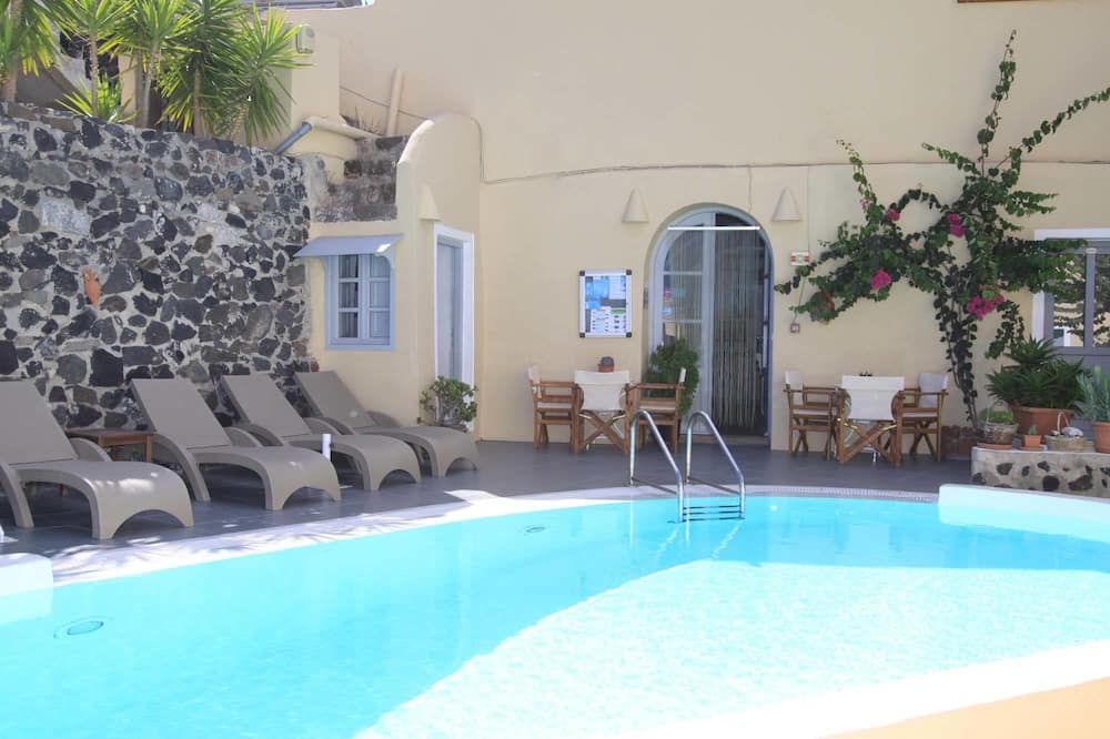 إرسي فيلاز - فيروستيفاني - حوض السباحة