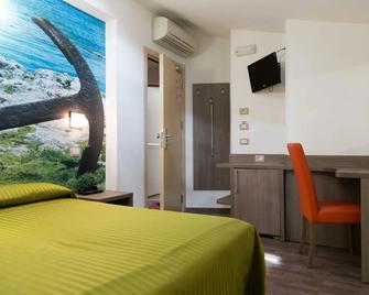 Hotel Miramare - Pineto - Schlafzimmer