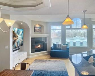 Walk to Hospitals | Heart of DT | 30+ Day Stays - Denver - Sala