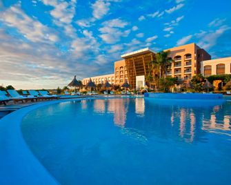Sheraton Colonia Golf & Spa Resort - Colonia del Sacramento - Pool