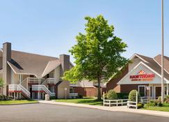 Hawthorn Suites by Wyndham Tinton Falls - Tinton Falls - Gebouw
