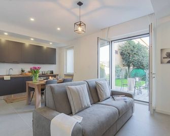 Isola Felice Grandate by Rent All Como - Como - Wohnzimmer