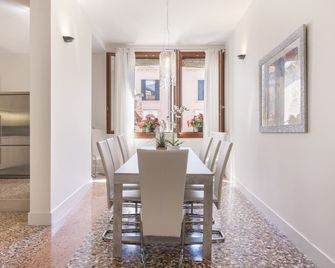 Casanova Deluxe Apartment - Venecia - Comedor
