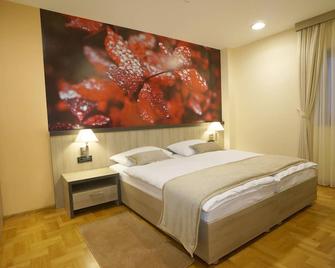 Hotel Calypso - Zagreb - Bedroom