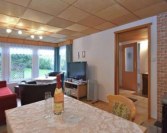 Idyllic holiday home in Neinstedt near forest - Thale - Dining room