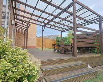 3BR Modern Home in Manchester near Etihad and CO OP Live - Manchester - Patio
