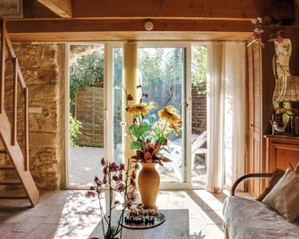 Maison charmante à Pougnadoresse avec piscine partagée - Pougnadoresse - Sala de estar