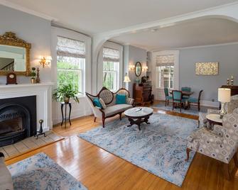 Aldrich Guest House - Galena - Living room