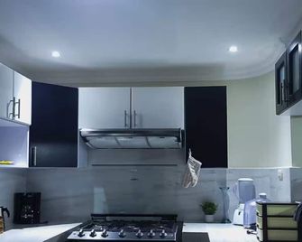 Residencia Cálida y acogedora - Santa Tecla - Cocina