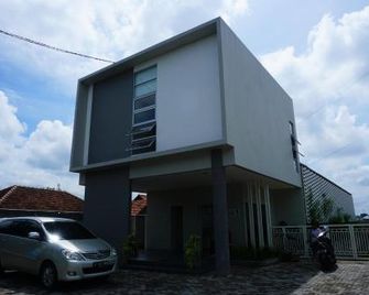 The Villa Tembalang - Semarang - Gebäude