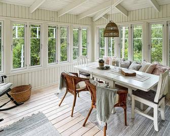 5 Person Holiday Home In Häradsbäck-By Traum - Ryd - Comedor