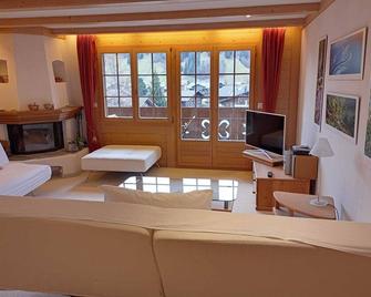 Minutes Walk from Gstaad Center - Great Apartment - Gstaad - Huiskamer