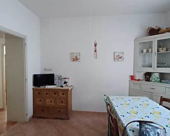 Quiet vacations in Sardinia just minutes from the most beautiful beach resorts - San Vito - Salle à manger