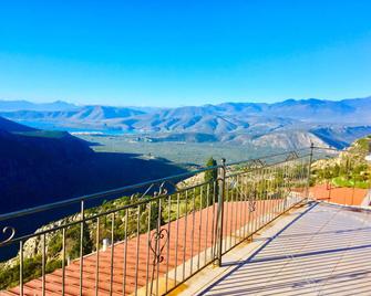 Aiolos Hotel - Delphi - Balcony