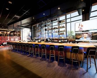 2 Two Bedrooms with 2 Queens and 1 King at The Kartrite Resort! - Monticello - Бар