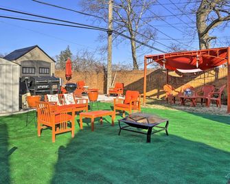 Cozy and Convenient Elmont Retreat with Patio! - Floral Park - Patio