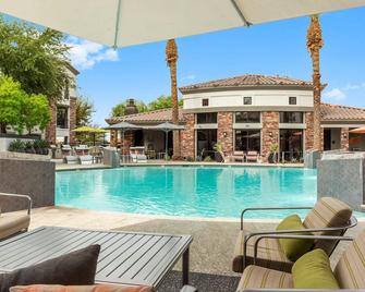 CozySuites Glendale by the stadium with pool 01 - Glendale - Basen
