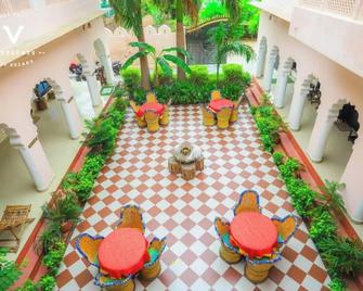 Hotel Kiran Vilas Palace - Bharatpur - Salónek