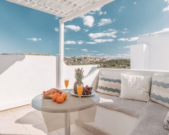 Dibellee Mykonos Studios - Ornos - Balkón