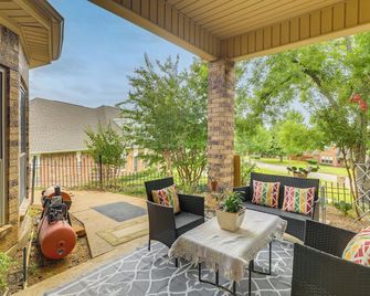 8 Mi to Fifa World Cup! Fort Worth Home w/ Pool - Fort Worth - Balcony