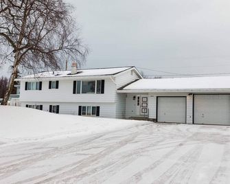 Relaxing Lake Haven House - Close To Everything! - Anchorage - Building