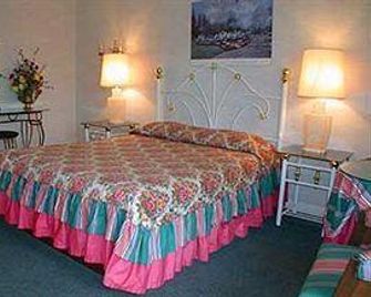 Surfside Inn - Niagara Falls - Bedroom