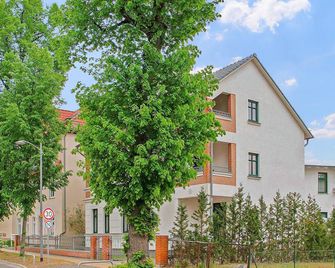 Cozy Apartment In Waren Müritz - Waren - Budynek