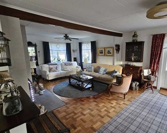 Ankis Bed and Brekfast, Vimmerby - Vimmerby - Вітальня
