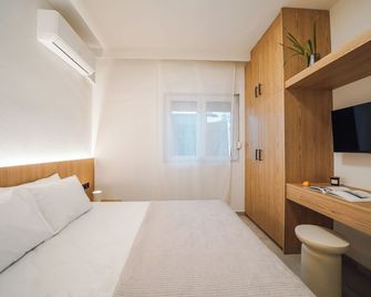 Aetherion Urban Elegance – Where Minimal Design Meets Coastal Calm - Alexandroupolis - Schlafzimmer