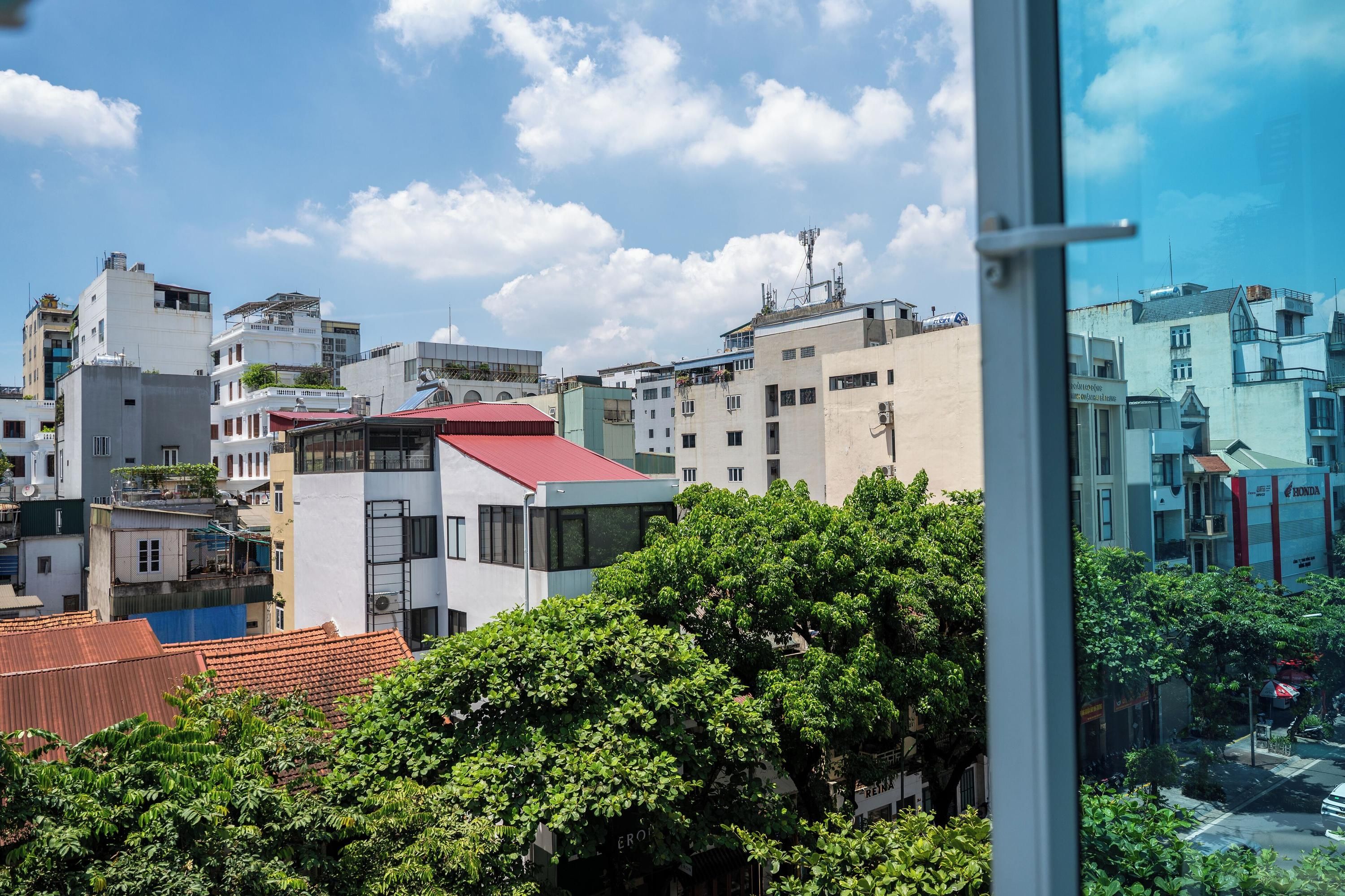 باي لاكشري تشاريوت هوتل - هانوي - شرفة