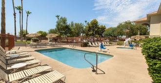 Country Inn & Suites by Radisson, Phoenix Airport - Phoenix - Piscina