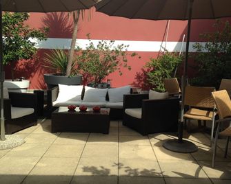 Hotel Cote Patio - Nimes - Patio