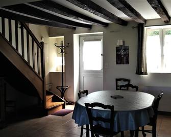 House of caracter in an authentic renovated farmhouse - Escamps - Comedor