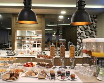Mayfair Hotel - Умтата - Ресторан
