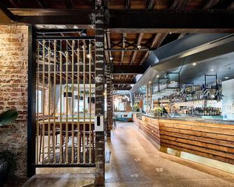 The Lucky Hotel - Newcastle - Bar