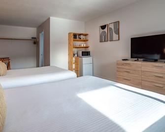 Okanagan Lakefront Resort - Penticton - Bedroom