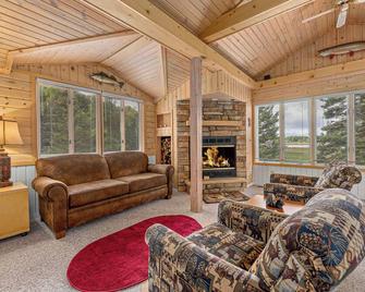 Harlequin Haven in Boulder Junction WI - Coffeyville - Wohnzimmer
