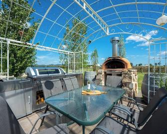 'Vineyard Cottage' A Golden Escape among the Vines - Mudgee - Balcony