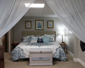Welcome to your home away from home. - Cave Spring - Bedroom