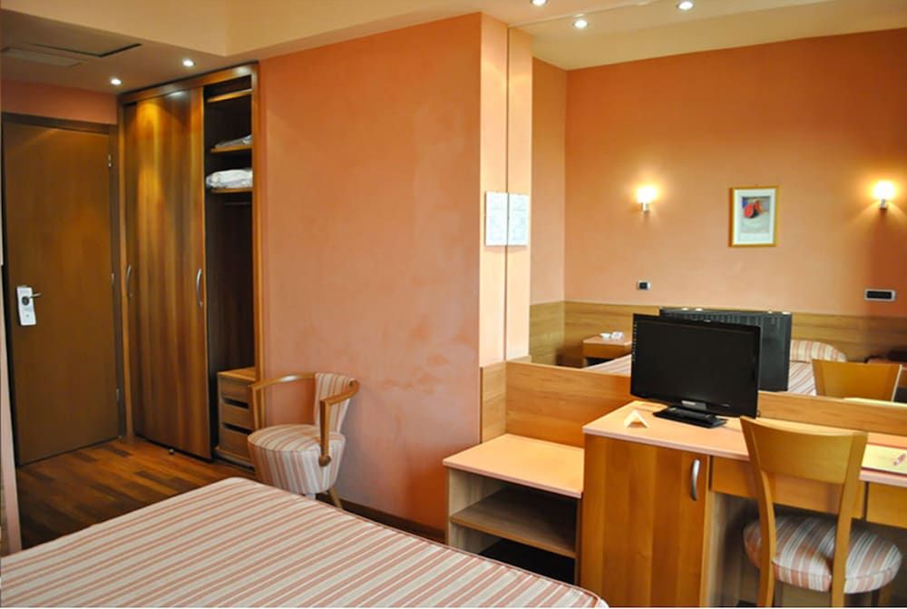 سينب هوتل - سينيغاليا - غرفة نوم