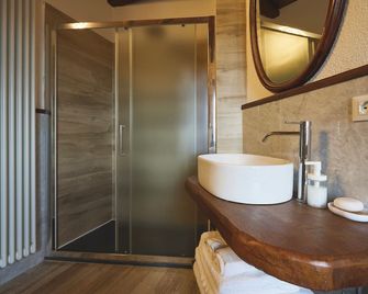 Historic Sillico Relais Hot Tub, Sauna e Charme - Gallicano - Bad