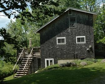 Beachfront Family Retreat Or Just Some Peace and Quiet - Penobscot - Building