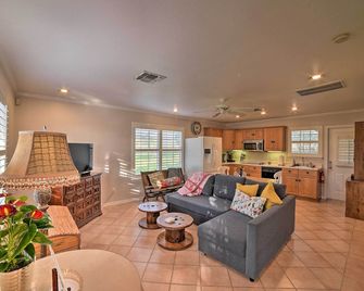Casa de Samuel - Patio, Fountain and Outdoor Kitchen - Corpus Christi - Living room