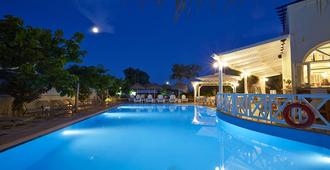 赫爾梅斯酒店 - 聖托里尼 - 卡瑪利 - 游泳池