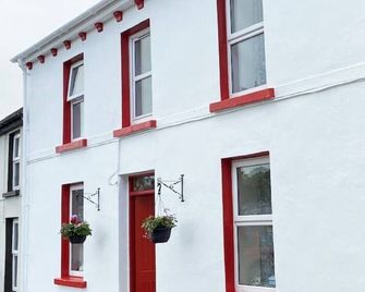 Charming cottage few mins walk from the waterfront and beach - Bantry - Gebäude